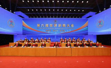 期中教师表彰大会讲话稿7篇