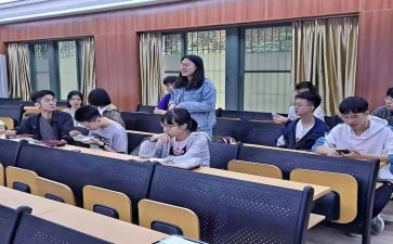 副班主任申请书模板模板5篇