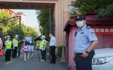 爱护校园环境的倡议书6篇