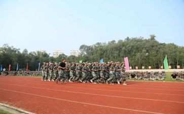 我们班的老师作文优秀7篇